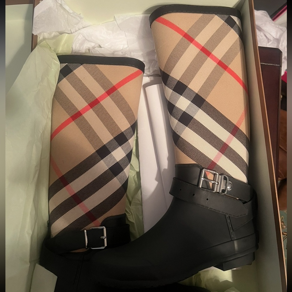 Burberry Black & Beige Plaid Men's Rain Boots (Never Worn)